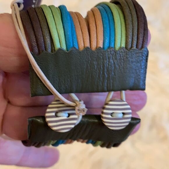 Lanno Brazilian design all leather unique wrap 6 1/2” bracelet - Picture 2 of 4